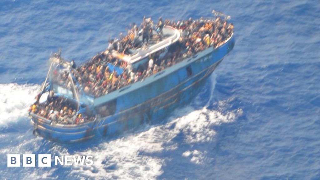 Greek court throws out shipwreck trial against Egyptians