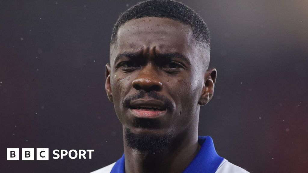 Axel Tuanzebe: Ipswich The city defender sustains freak hand trauma time bath up