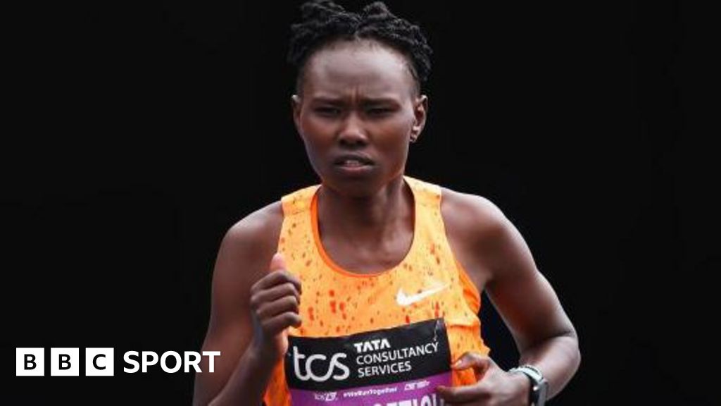 Ruth Chepngetich: Kenyan breaks marathon global document in Chicago