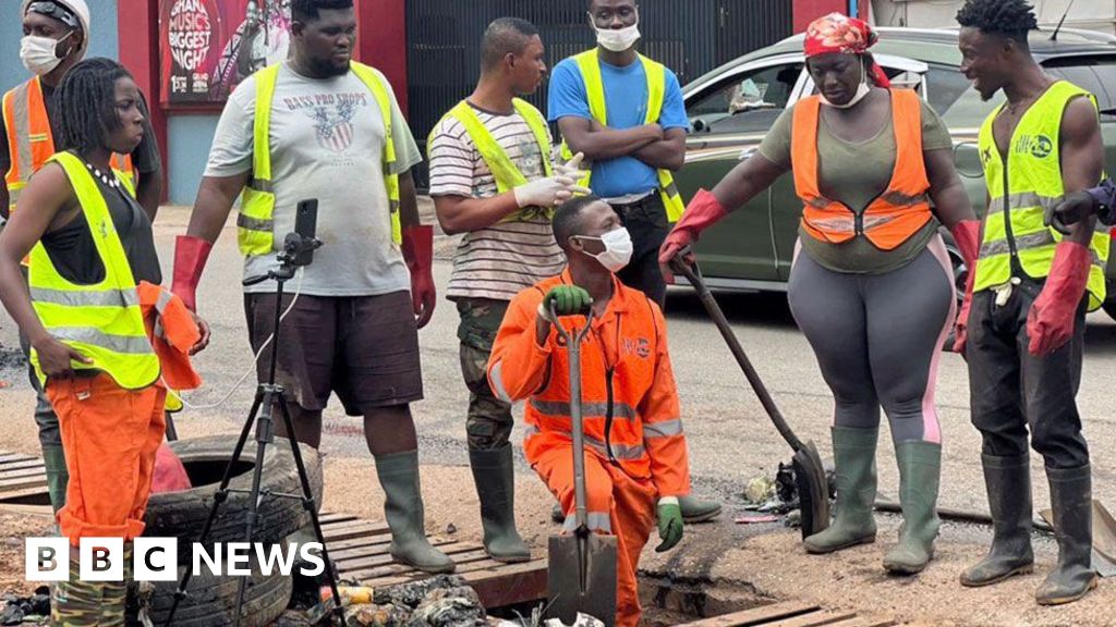 The younger pros serving to to scrub up Accra