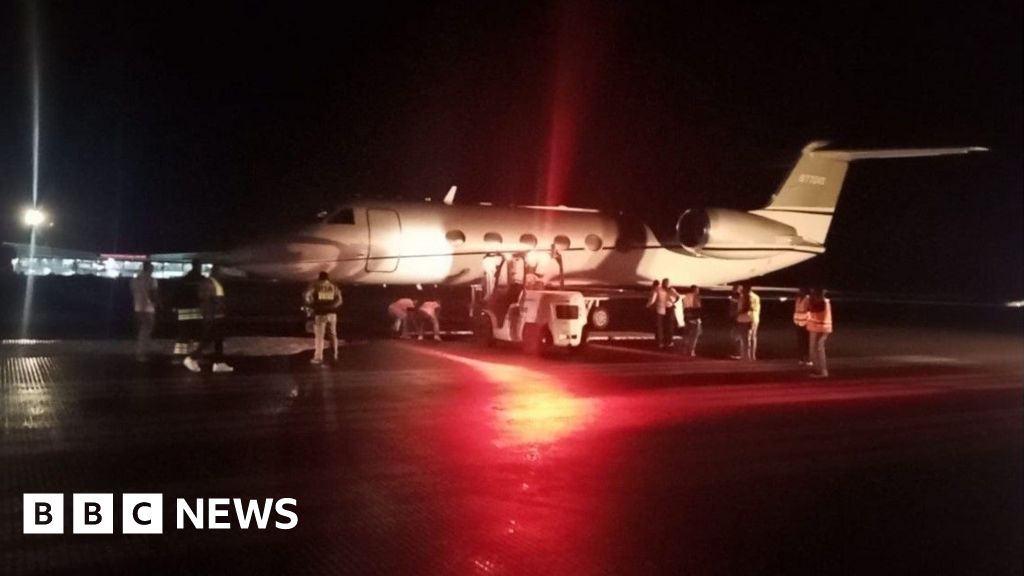 Plane carrying Liberian president involved in landing scare