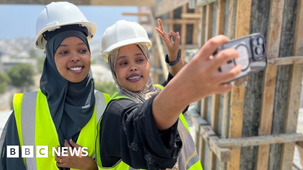 Somalia's construction boom in Mogadishu gives women high ambitions