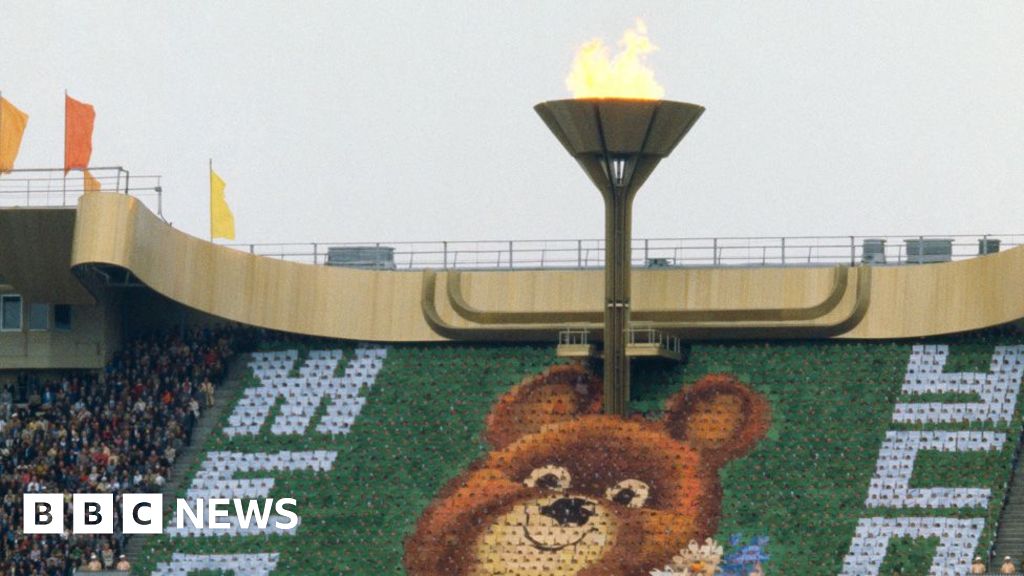 Eritreans, including Olympian Zeragaber Gebrehiwot, freed after 18 years in jail without trial